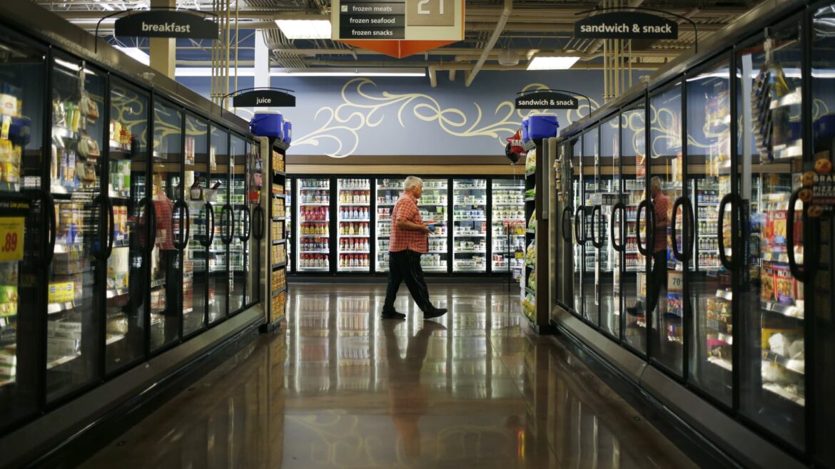 104534051-GettyImages-696034094-Kroger.jpg