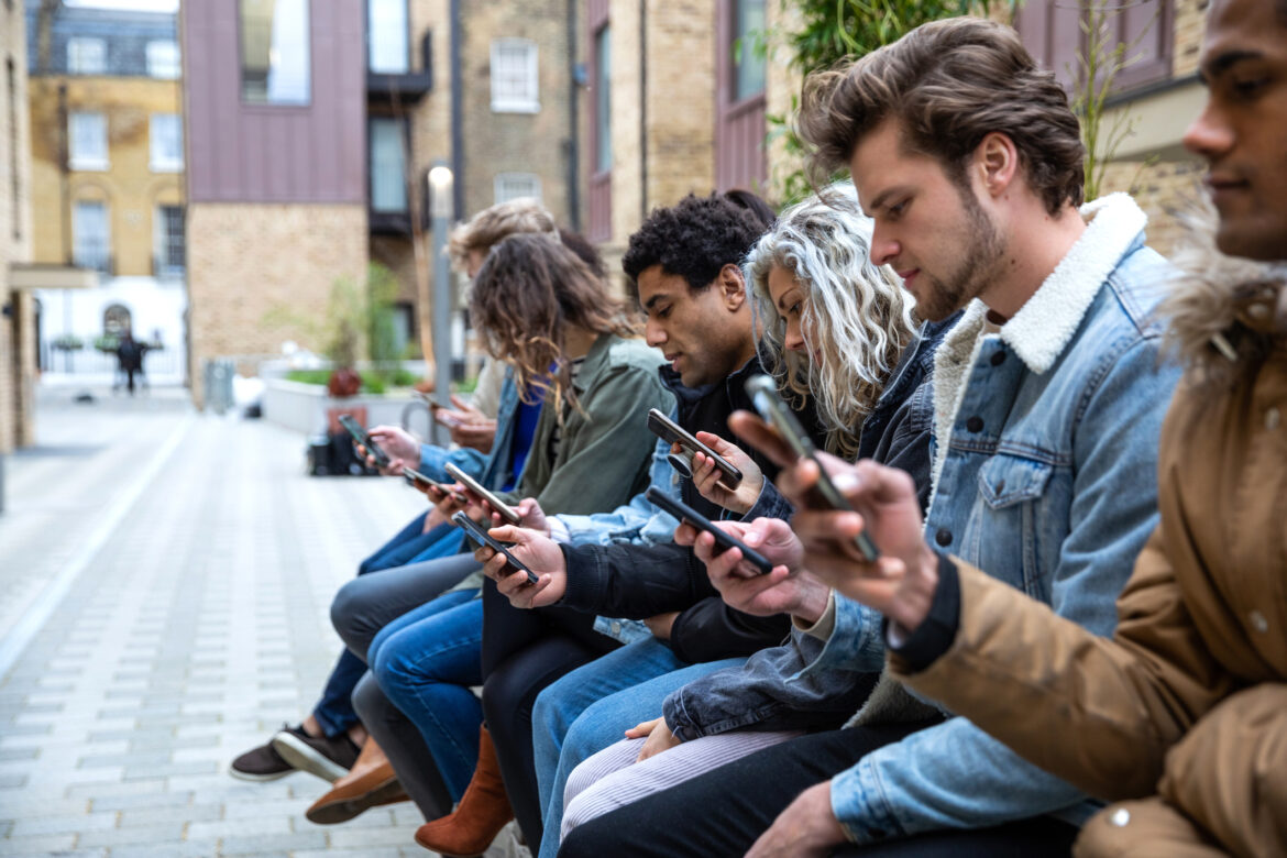gettyimages-group-smartphones.jpeg