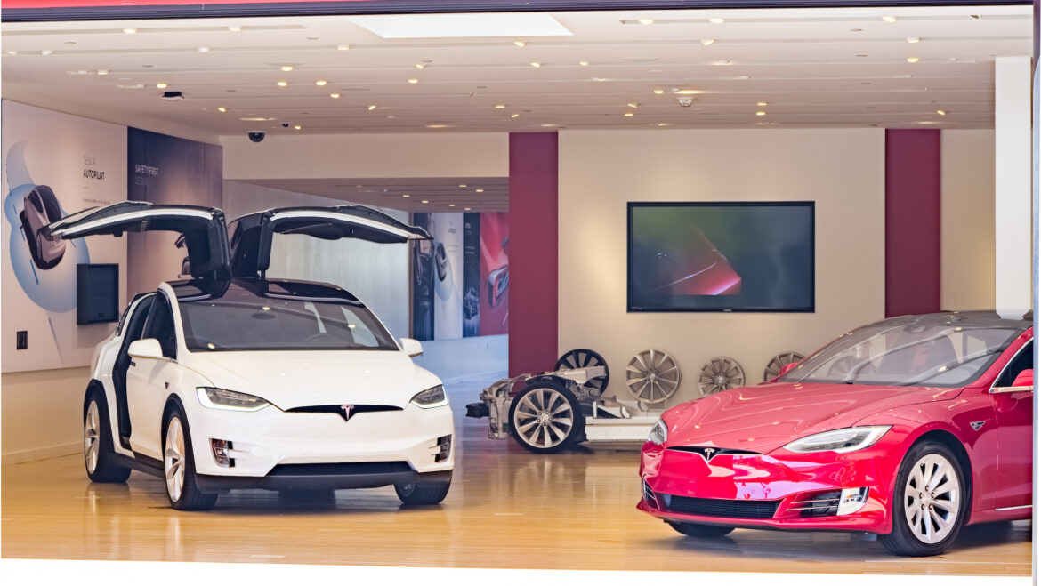 should-i-buy-or-sell-tesla-stock.jpg