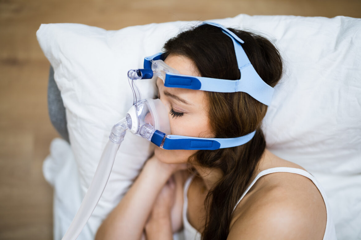 woman-sleeping-with-sleep-apnea-machine.jpg