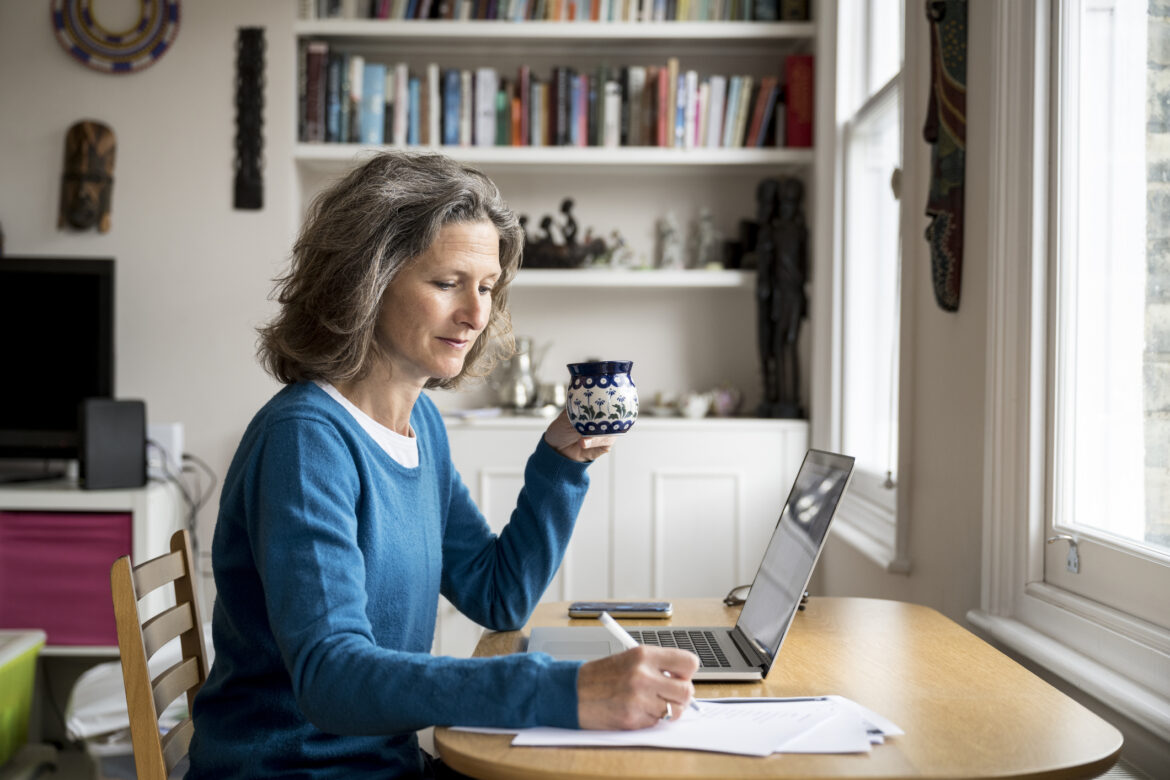 drinking-coffee-using-laptop.jpg