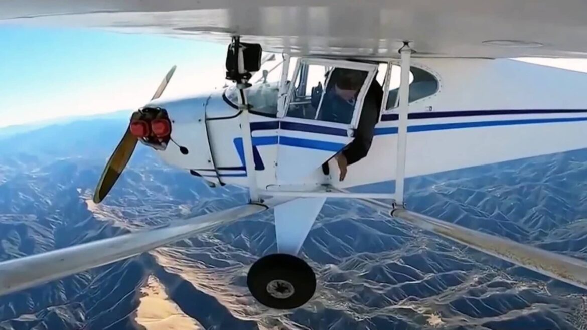 107343311-1701792130435-220421-YouTuberPlane-snip-ac-830p-7070bd.jpg