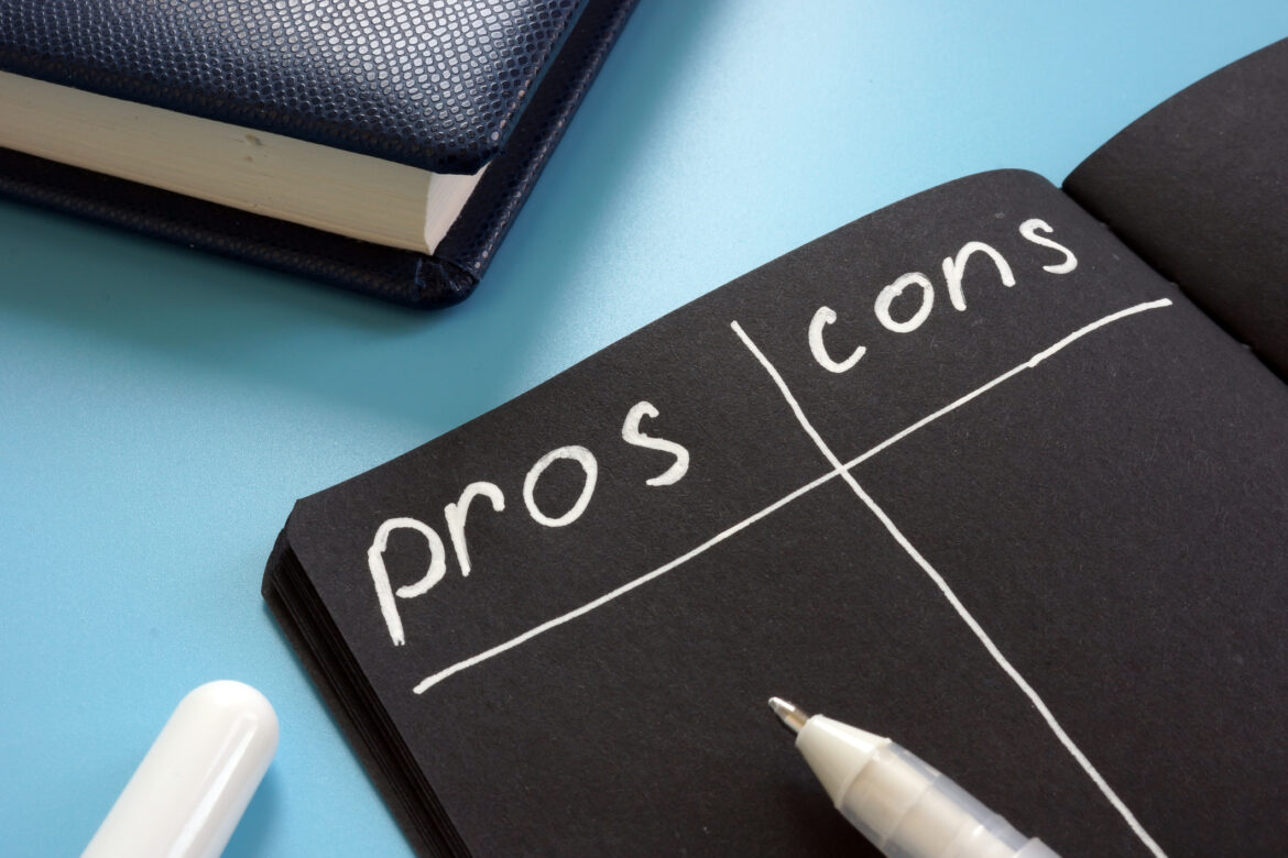 23_02_20-a-list-set-up-for-showing-the-pros-and-cons-or-disadvantages-and-advantages-of-an-investment-_mf-dload.jpg