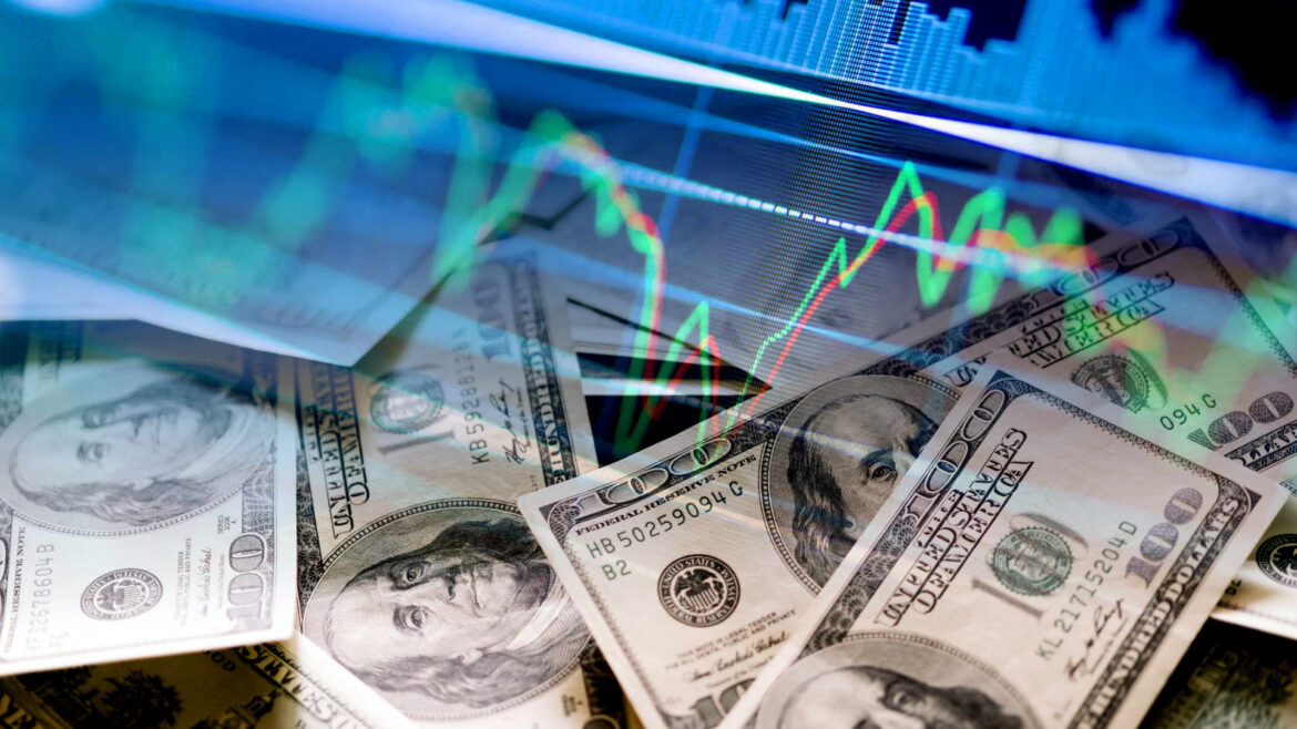 107342716-1701710700280-gettyimages-1497989527-dolar07.jpeg