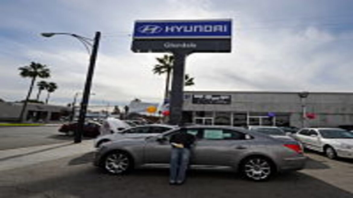 43042839-Hyundai_dealer_200.jpg