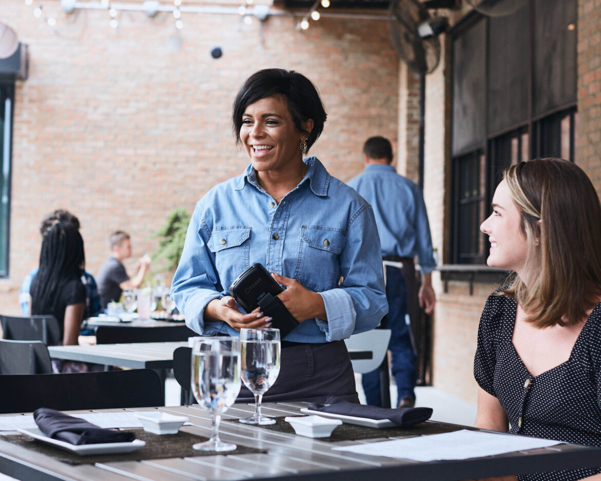 people-ordering-in-a-restaurant-using-toast-pos.jpg