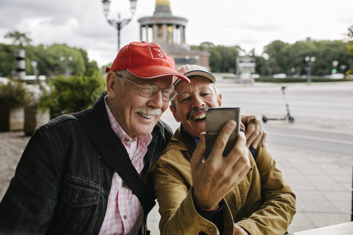 taking-a-selfie-on-vacation.jpg