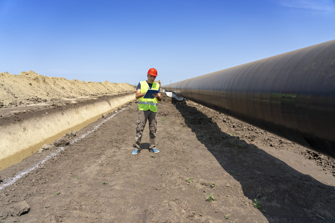 pipeline-worker.jpg