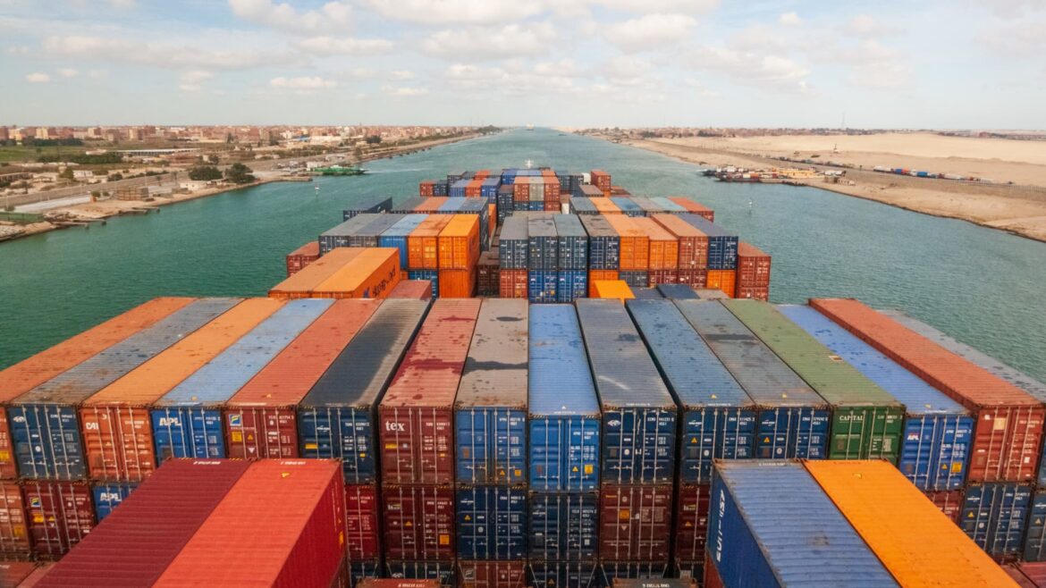 107349384-1702994880160-gettyimages-1266961946-20170120_cargo_bellini-310.jpeg