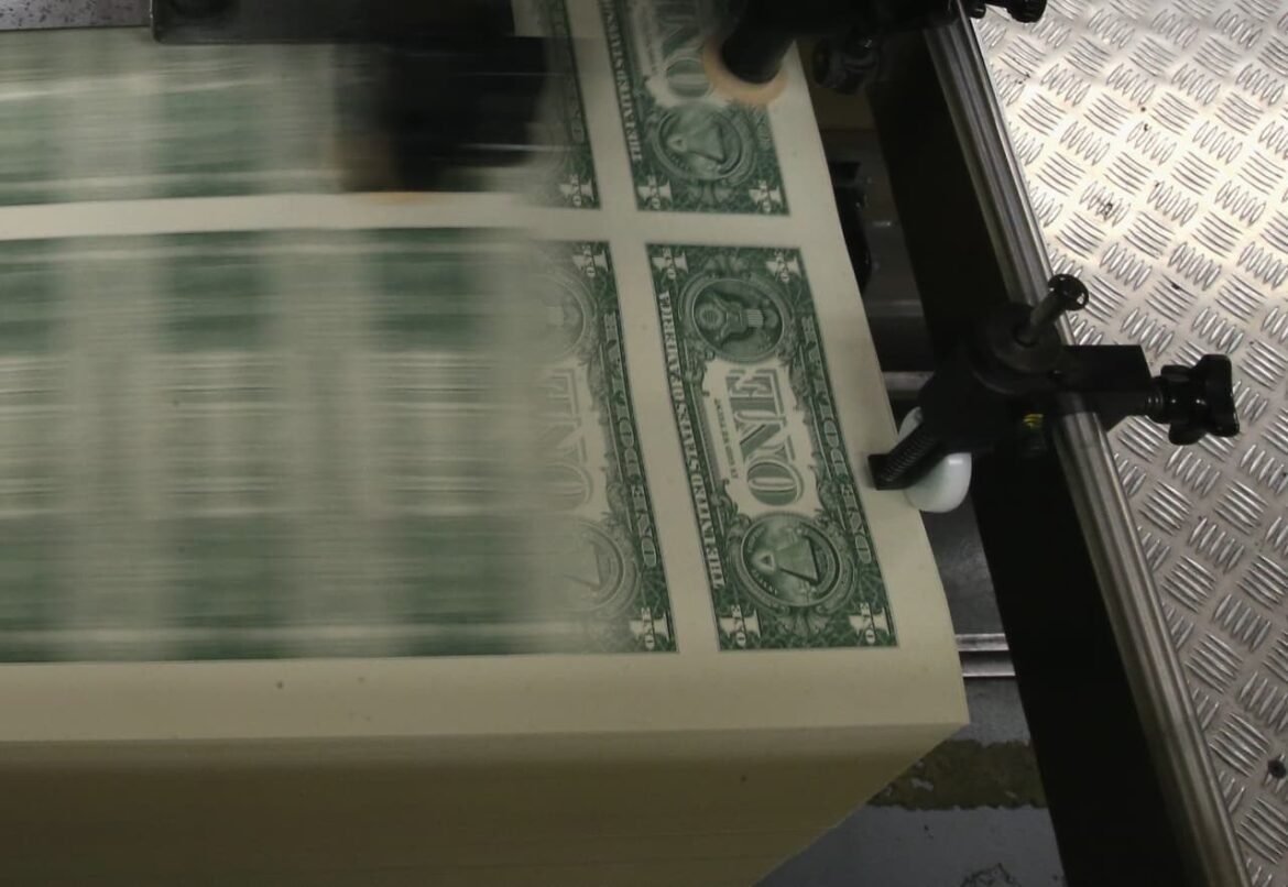 Dethrone-the-dollar-5-charts-show-how-US-currency-still.jpeg