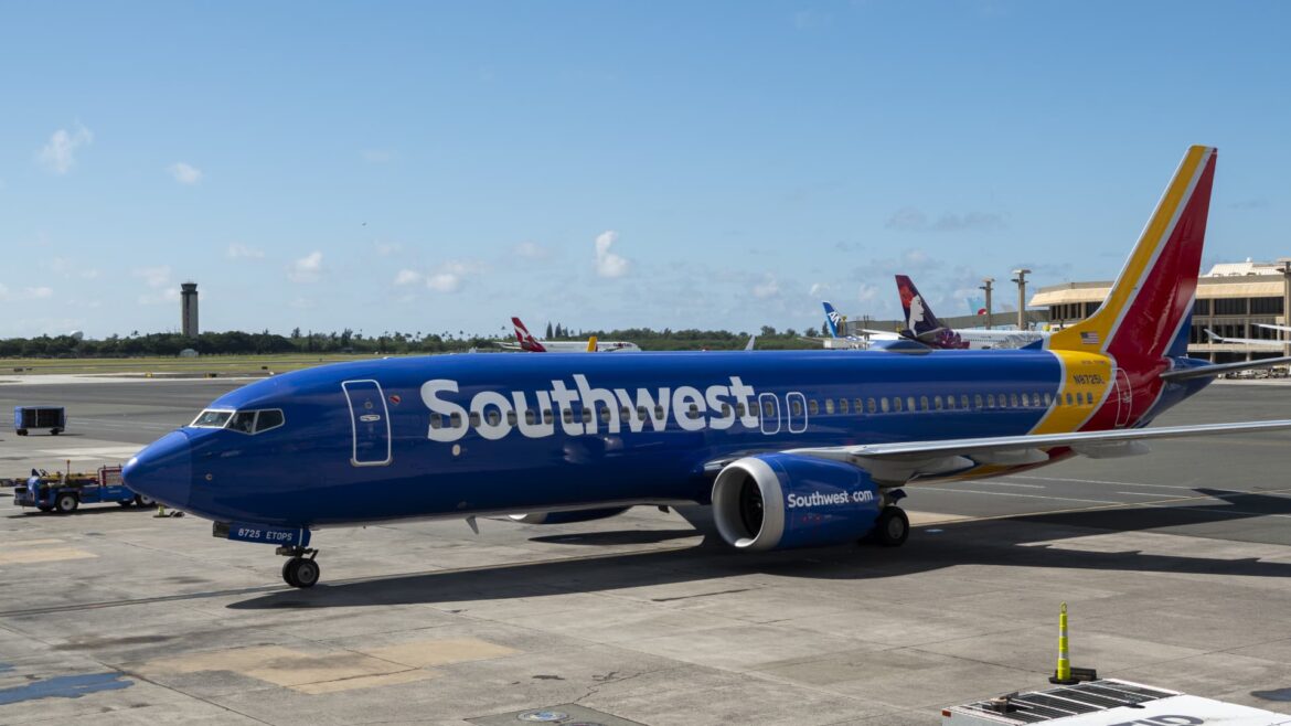 107386325-1710262373709-gettyimages-2051578389-hawaii_aircraft_ka_032.jpeg